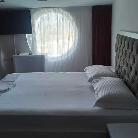 Hotel Star 2*
